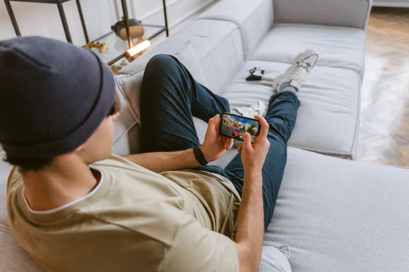 Stuck in the Middle: The Broken Promise of Playing Your Mobile Games Everywhere