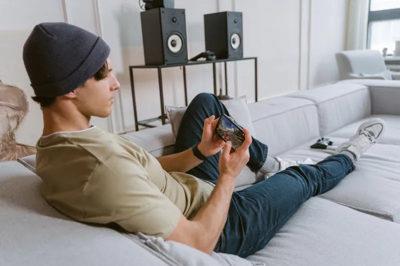 Why Your Phone Starts Choking Mid-Match — And What You Can Do About It
